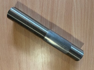 Restsalg Rustfri nippelrør med langgevind. 1/2" BSP. - Kun 1 stk.